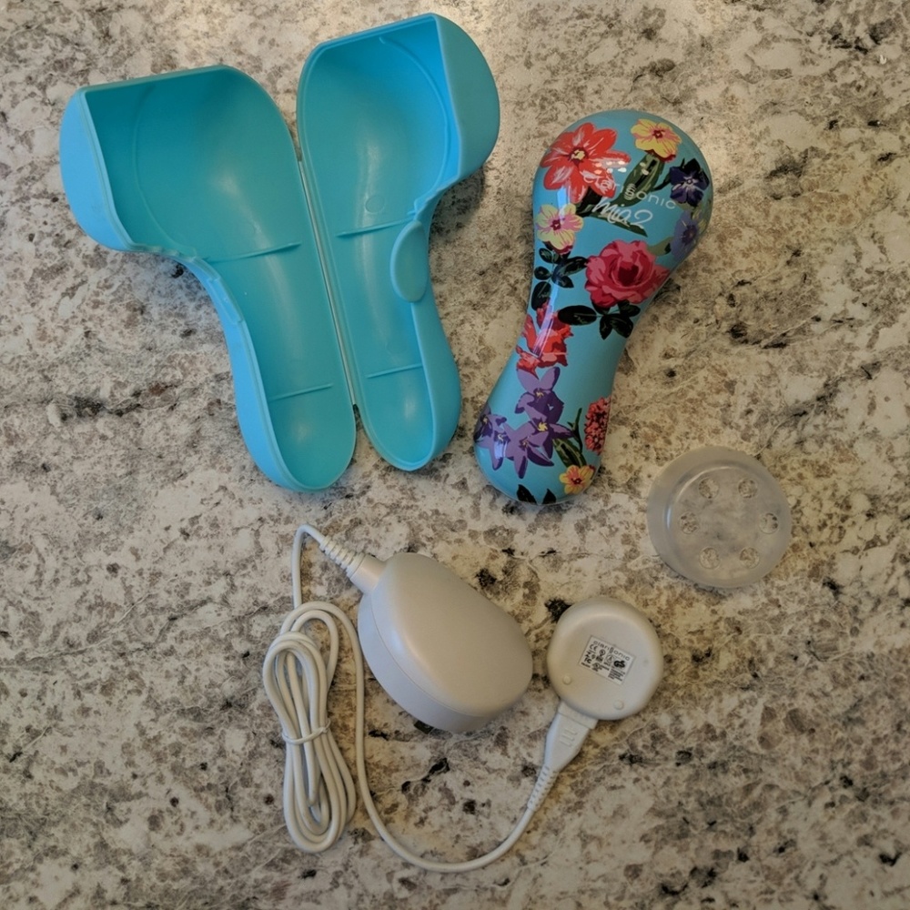 Clarisonic Mia 2 facial cleansing brush